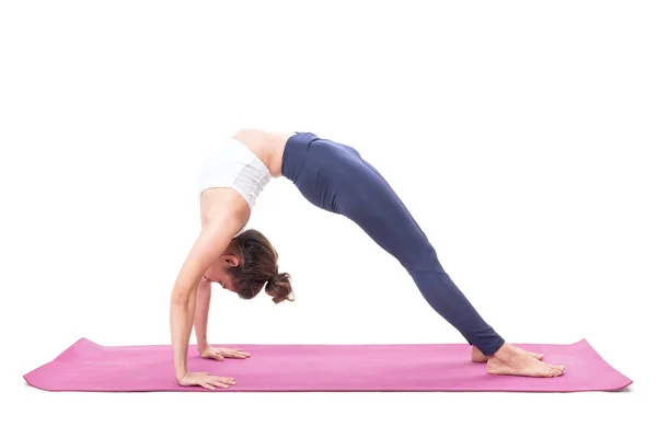 Mujer Practicando Yoga Aislada Sobre Fondo Blanco — Foto de Stock