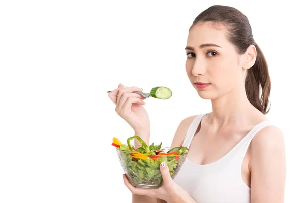 Vrouw Met Verse Fruit Salade Glazen Kom Geïsoleerd Witte Achtergrond — Stockfoto