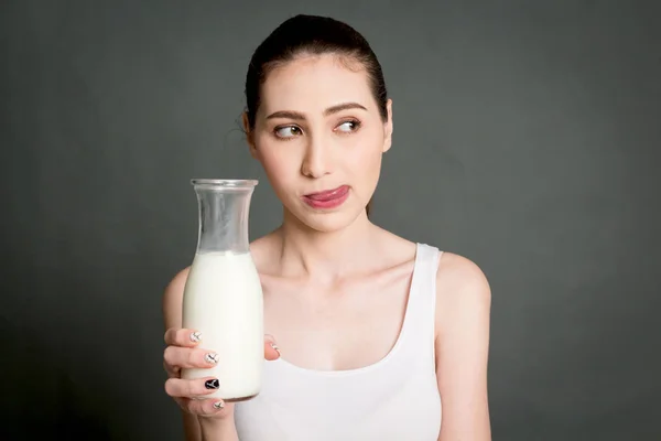 Kvinna Med Glas Färska Milk Healthy Livsstilskoncept — Stockfoto