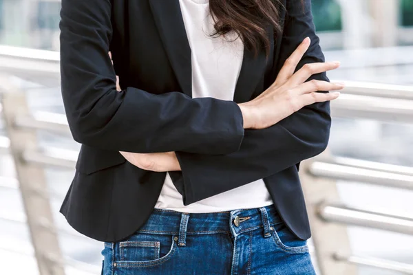 Modern Businesswoman Crossed Hands Office Business Concept — Stock Photo, Image