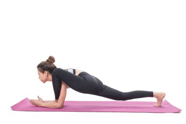 pratik yoga beyaz zemin üzerine izole kadın