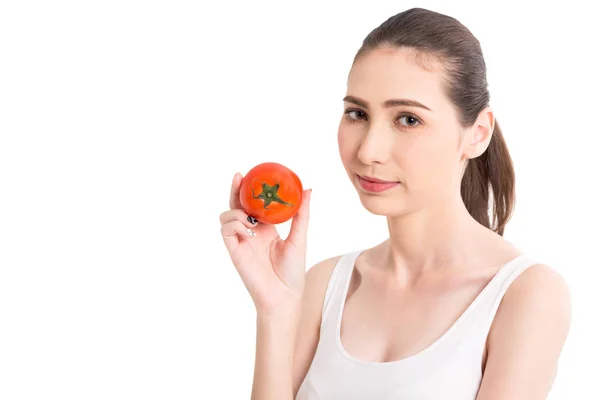 Mulher Bonita Segurando Tomate Vermelho Isolado Fundo Branco — Fotografia de Stock