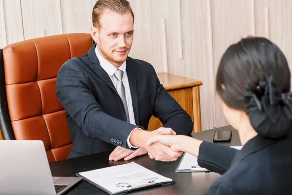 Händedruck Von Geschäftspartnern — Stockfoto