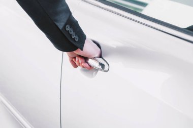 İş el araba kapı kolu üzerinde yolcu kapı açma