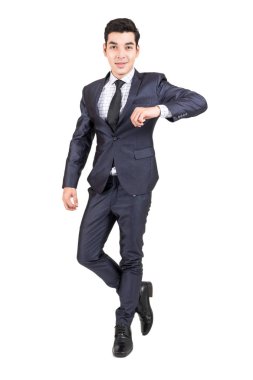 Siyah takım ayakta beyaz arka plan üzerinde izole iş adamı