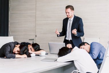 Grup toplantısında uyku iş adamları
