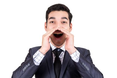 Beyaz arka plan üzerinde izole dedikodu fısıldayan işadamı