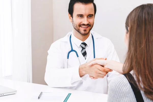 Dokter Schudt Hand Met Een Patiënt Hospital Healthcare Geneeskunde — Stockfoto