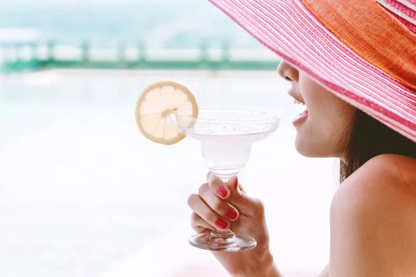 Woman Drinking Cocktail Swimming Pool Summer Vacation Relaxing Resort Spa — Stock Photo, Image