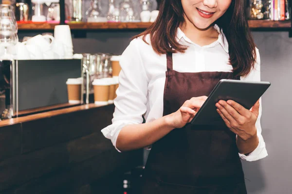 Barista Woman Using Digital Tablet Compute Coffee Shop Counter Bar — Stock Photo, Image