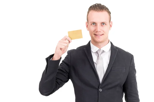 Zakenman Met Een Leeg Gouden Visitekaartje Zijn Hand Geïsoleerd Witte — Stockfoto