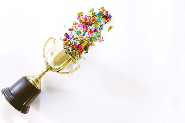 Успішний Золотий Трофей Барвистий Папір Копіювальним Простором Білому Тлі Успішна — стокове фото