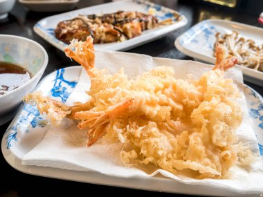 Masada soslu kızarmış karides tempura