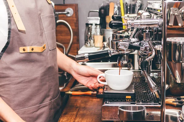 Women Barista Using Coffee Machine Making Coffee Cafe — Stock Photo, Image