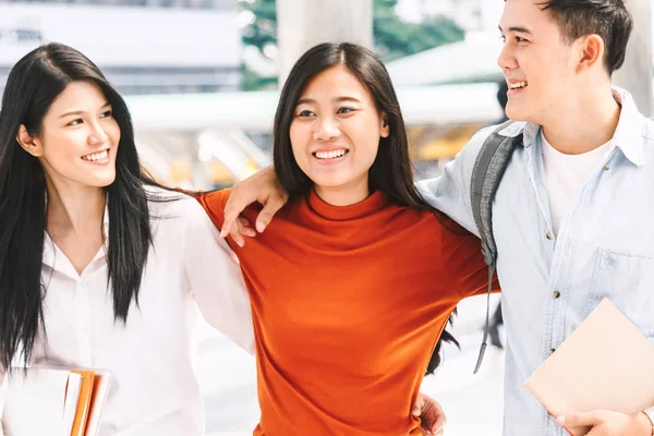 Gruppe Von Studenten Mit Notizbüchern Freien — Stockfoto