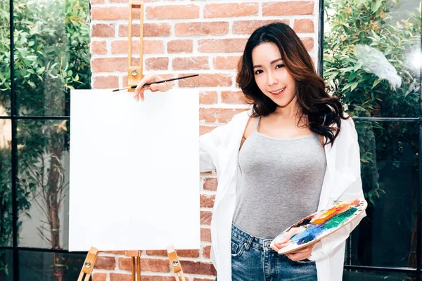 Young Woman Artist Posing Empty Canvas Paintbrush Home — Stock Photo, Image