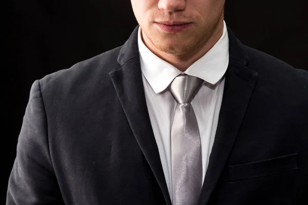 Retrato Jovem Empresário Sobre Fundo Escuro — Fotografia de Stock