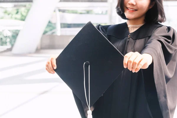 Happy Woman Students Celebrating Successful Graduation — Stock Photo, Image