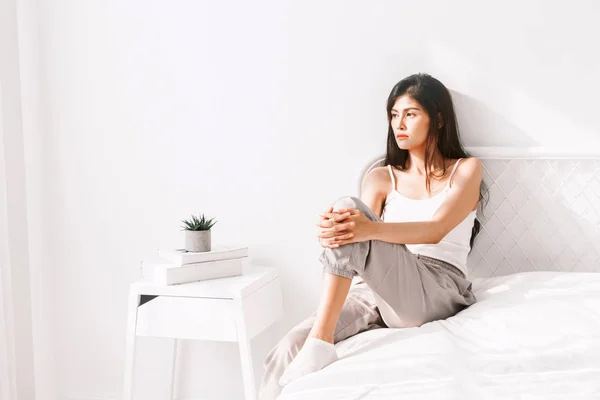 Depressed Woman Crying Her Bed — Stock Photo, Image