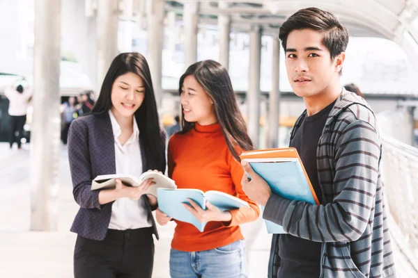 Group Students Holding Notebooks Outdoors University Education Concept — Stock Photo, Image