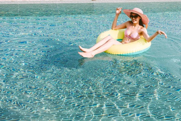 Woman Wearing Two Piece Bikini Seats Rubber Ring Swimming Pool — Stock Photo, Image