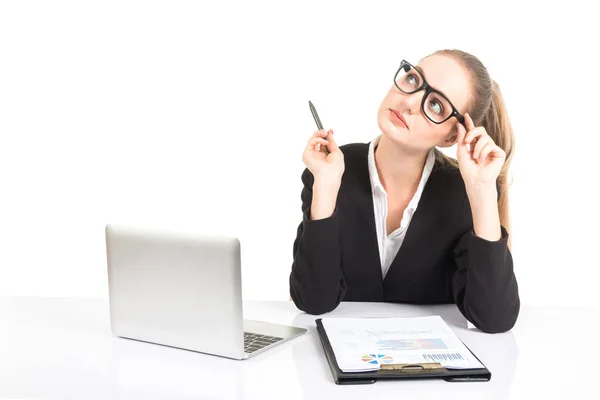 Mujer Negocios Pensando Trabajando Computadora Portátil Documento Negocios Aislado Sobre — Foto de Stock