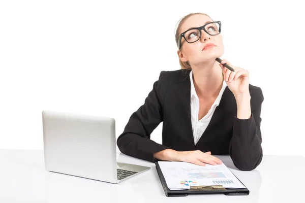 Mujer Negocios Pensando Trabajando Computadora Portátil Documento Negocios Aislado Sobre — Foto de Stock