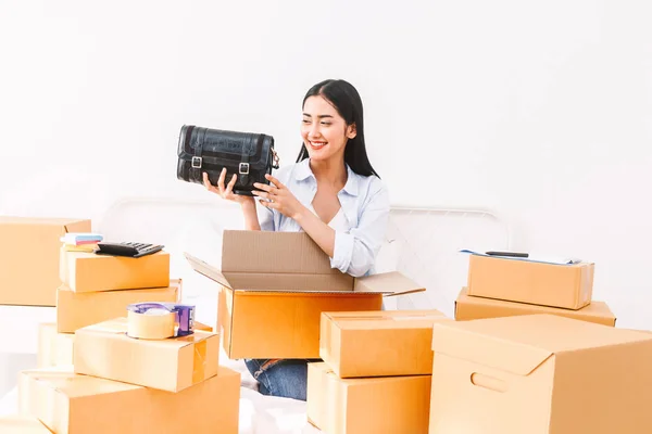 Wanita Muda Pekerja Lepas Bekerja Sme Bisnis Online Belanja Dan — Stok Foto