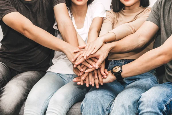 Éxito Del Grupo Amigos Pila Manos Juntas Concepto Trabajo Equipo —  Fotos de Stock