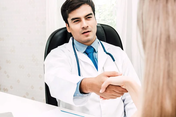 Dokter Schudt Hand Met Een Patiënt Hospital Healthcare Geneeskunde — Stockfoto