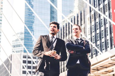 Söz ve birlikte şehir, yeni strateji tartışırken çalışan görüntü iki iş ortakları