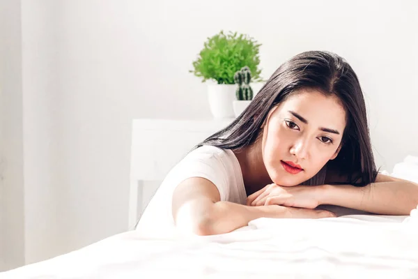 Beautiful Woman Relaxing Bed Her Room Home — Stock Photo, Image