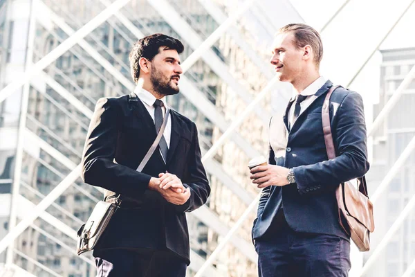 Image Two Business Partners Talking Working Together While Discussing New — Stock Photo, Image