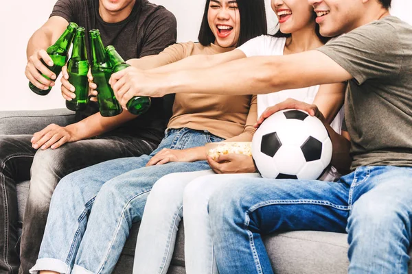 Group Friends Eating Popcorn Drinking Beer Together Watching Soccer Game — Stock Photo, Image