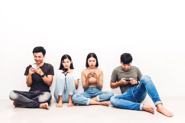Group Friend Sitting Relax Use Technology Together Smartphone Checking Social — Stock Photo, Image