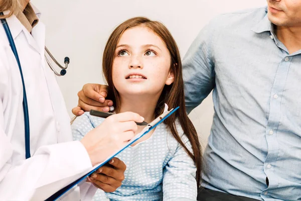 Doctor Consulting Check Information Little Girl Hospital Little Girl Has — Stock Photo, Image