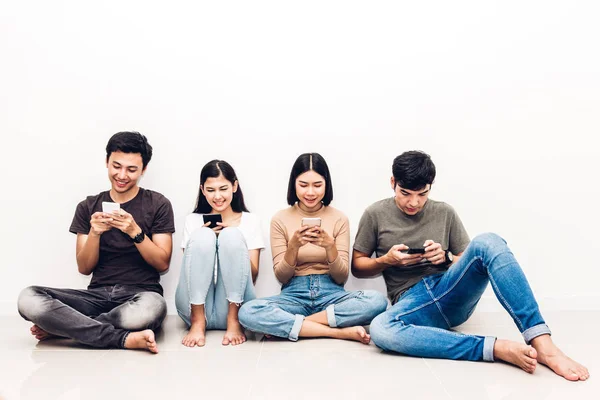 Group Friend Sitting Relax Use Technology Together Smartphone Checking Social — Stock Photo, Image