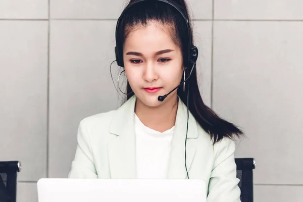 Beautiful Businesswoman Customer Support Services Working Headset Computer Call Center — Stock Photo, Image