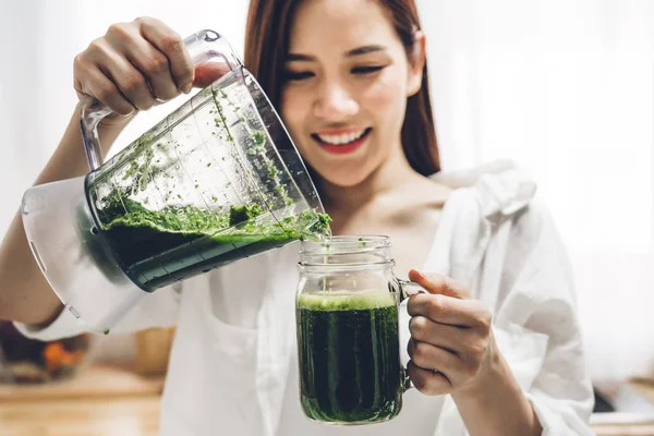 Healthy Woman Enjoy Making Green Vegetables Detox Cleanse Green Fruit — Stock Photo, Image