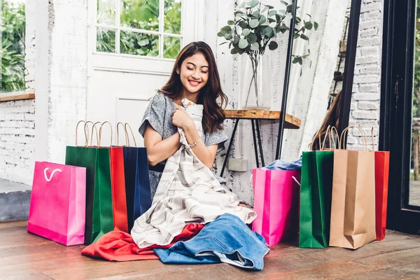 Happy Woman Shopping Choosing Clothes Store Colorful Shopping Bag Fashion — Stock Photo, Image