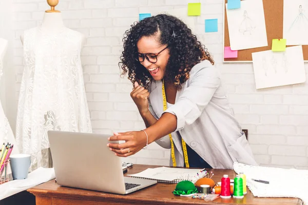 Smiling African American Black Woman Fashion Designer Working Laptop Computer — Stock Photo, Image