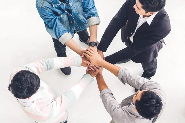 Top Ansicht Erfolgreicher Gruppenunternehmer Stapeln Und Legen Ihre Hände Büro — Stockfoto