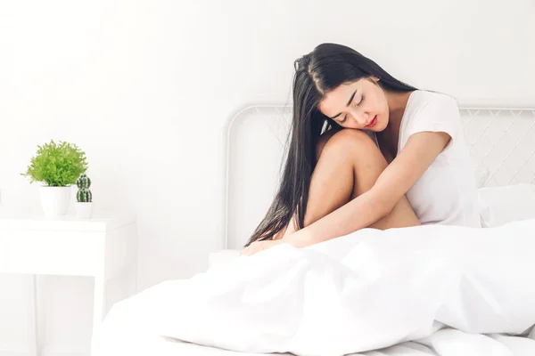 Beautiful Woman Relaxing Bed Her Room Home — Stock Photo, Image