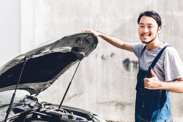 Professional Car Mechanic Uniform Fixing Car Engine Repairing Checking Car — Stock Photo, Image