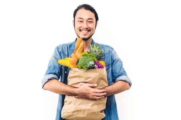 Мужчина Держит Пакет Фруктами Овощами Белом Фоне — стоковое фото