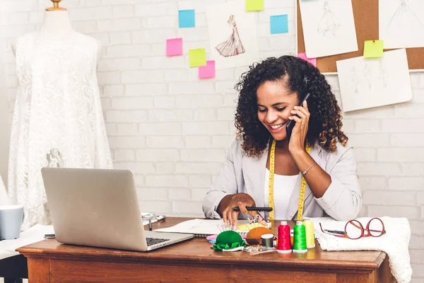 Smiling African American Black Woman Fashion Designer Working Laptop Computer — Stock Photo, Image