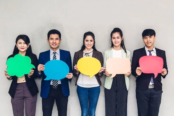 Grupo Empresários Segurando Ícone Bolha Discurso — Fotografia de Stock