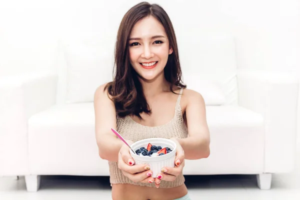 Beautiful Woman Holding Yogurt Mixed Berries Blueberries Strawberries While Relaxing — Stock Photo, Image