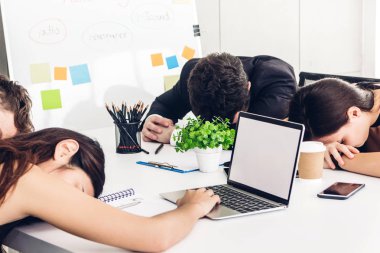 Grup toplantısında uyku iş adamları