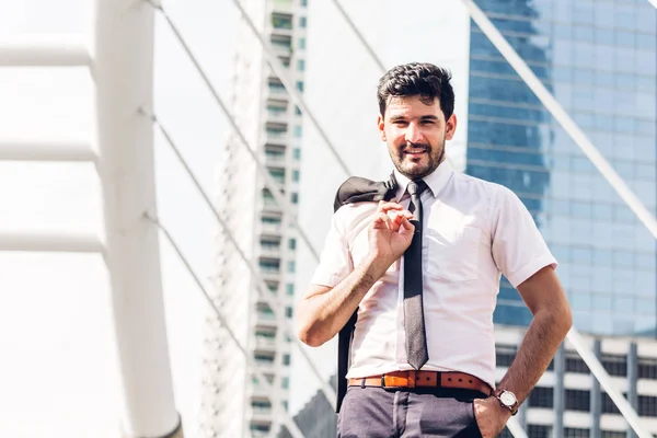 Retrato Empresário Bonito Terno Preto Livre Fundo Cidade Moderna — Fotografia de Stock